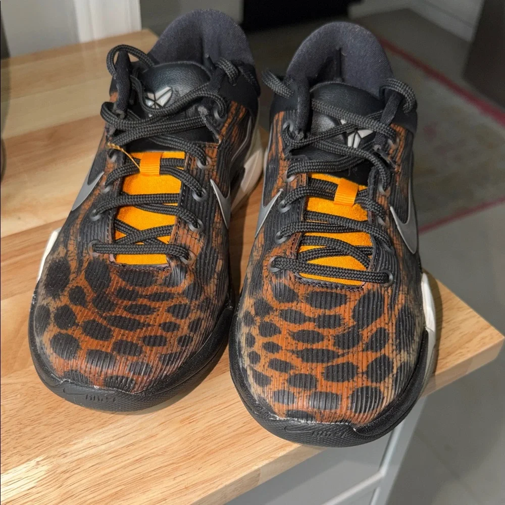 Nike Kobe Vii Black & Orange Leopard-Pattern Low-Top Sneakers - Picture 2 of 6